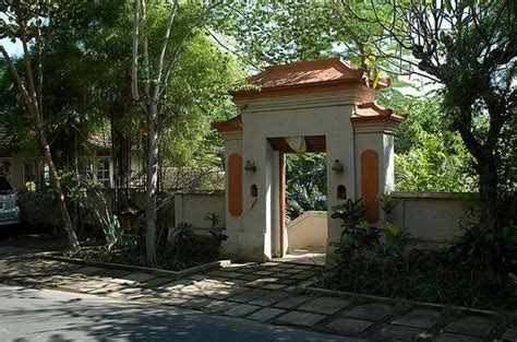 41 model desain gerbang rumah mewah terbaik masa kini. Pagar Gaya Bali