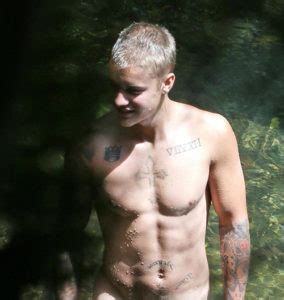 Omg He S Naked Justin Bieber Skinny Dipping In Hawaii Omg Blog
