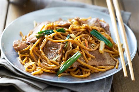 quick and easy stir fried beef noodles asian inspirations