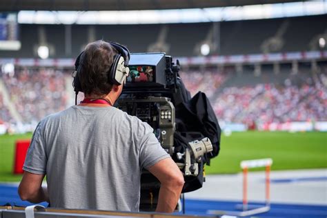 The Evolution Of Sports Broadcasting A Brief History Doitmakeup