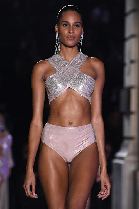 The challenge on mbappe resulted in a heated confrontation between both sets of players, with the french star leaving the pitch in tears and in obvious discomfort. Cindy Bruna, festa di compleanno con Verratti e Mbappé ...