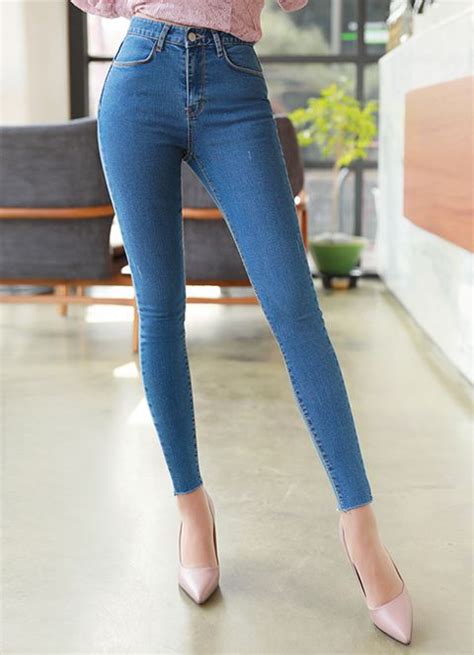 Pin By Moop Scoop On Inspo In 2020 Denim Fashion Women Skinny Jeans Style Korean Fashion