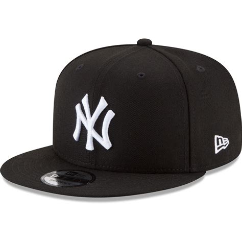 Sport This New York Yankees Black And White 9fifty Snapback Hat From New