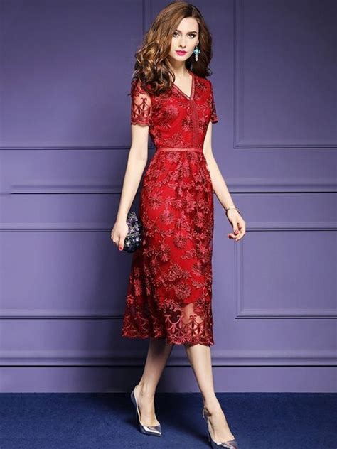 30 Model Gaun Natal Wanita Fashion Modern Dan Terbaru 2021 Pusat