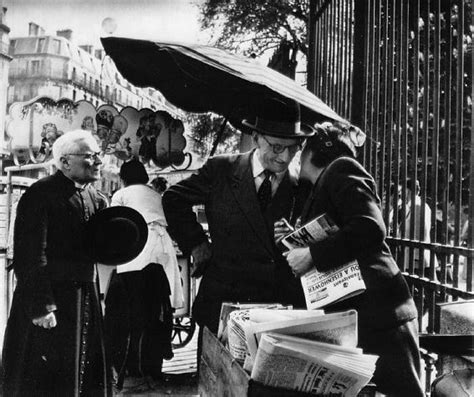 Roadartist In Athens Robert Doisneau