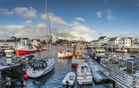 It is located on several small islands off the southern coast of the village is located about 20 kilometres southwest of the town of svolvær. Henningsvær Hafen Foto & Bild | europe, scandinavia ...