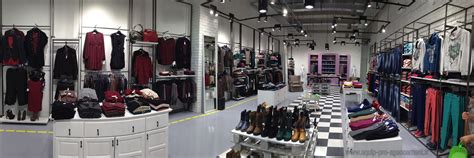 Spécialiste de l'agencement, le groupe lindera propose une offre complète de mobilier standard et sur mesure pour l'équipement de la personne et l' agencement textile pret a porter. Agencement de magasin de prêt-à-porter : le système CAGE ...