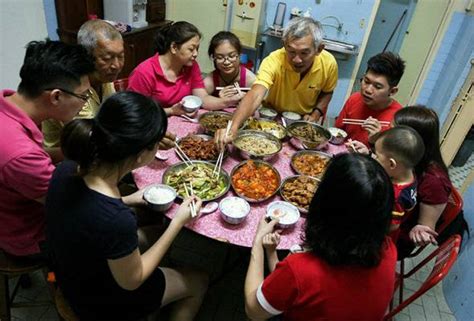 Itulah keindahan sambutan rumah terbuka di mana ia memberi kebebasan kepada kita untuk berkunjung ke rumah seseorang itu tanpa sebarang halangan dan kekangan yang harus dibimbangi. 5 larangan anda perlu tahu ketika menghadiri rumah terbuka ...