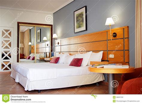 Camera letto completa matrimoniale legno camere letti armadi armadio cabina. Interno Alla Moda Della Camera Da Letto Con Letto ...