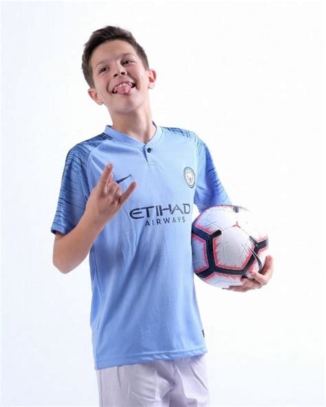 Последние твиты от manchester city (@mancity). Манчестер Сити домашняя детская футбольная форма комплект ...