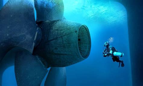 The Hypnotic Job Of Working On Giant Propellers Underwater