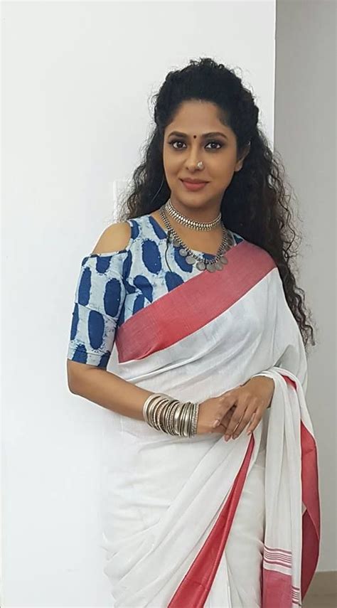 It was actress poornima indrajith, wife of actor indrajith sukumaran, who paved the poornima's celebrity boutique 'pranaah' turned two years old in september and many stars from the industry. Poornima indrajith in white saree with navy blue blouse. # ...