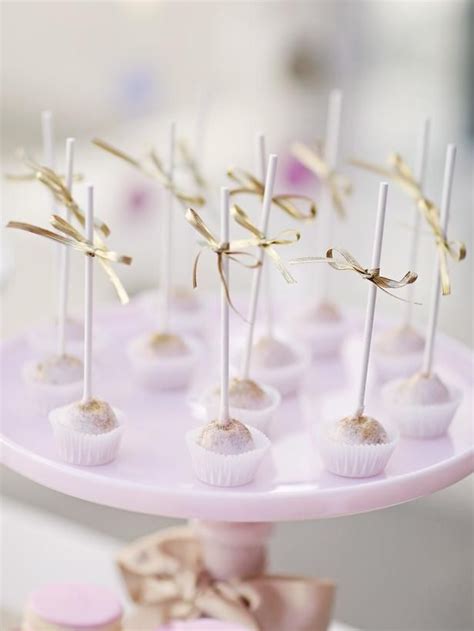 edible gold embellishments host a sparkling new year s eve party on hgtv new years eve party