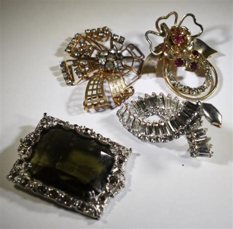 Vintage Costume Jewelry Lot Of Broochespins
