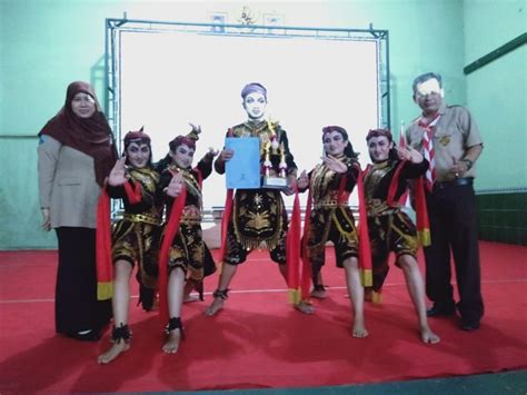 Makin Berprestasi Siswa Siswi Sman 1 Madiun Meraih Juara 1 Lomba Tari