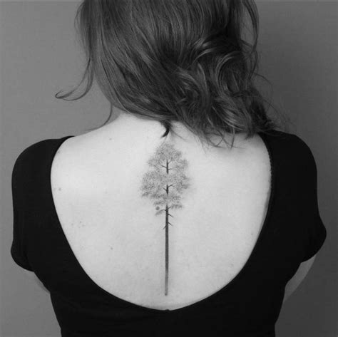 Hand Poked Tree Tattoo On The Upper Back Artista Tatuador Lara M J