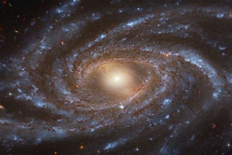 Nasas Hubble Telescope Captures Milky Way Like Stunning Blue Galaxy