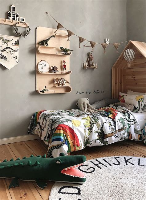 See more ideas about jungle bedroom, toddler bedrooms, kid room decor. Into the Jungle - Dinosaur theme in children's rooms | Boy ...