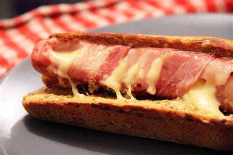 Hot-dogs à la saucisse fourrée fromage bacon | Not Parisienne