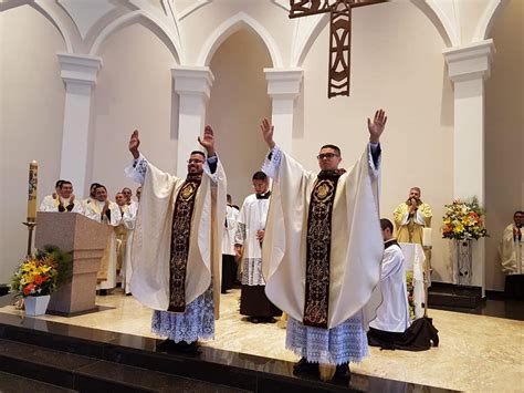 O santuário de fátima tem dois horários o de verão que vai do dia de páscoa até ao final de outubro, e o de inverno nos restantes dias. Bispo diocesano ordena dois novos presbíteros no Santuário ...