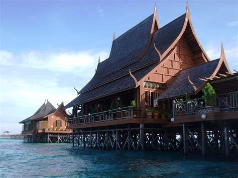Mabul water bungalows are located on mabul island off the southeast coast of borneo island. Mabul Water Bungalow Resort - Pakej Pulau Malaysia