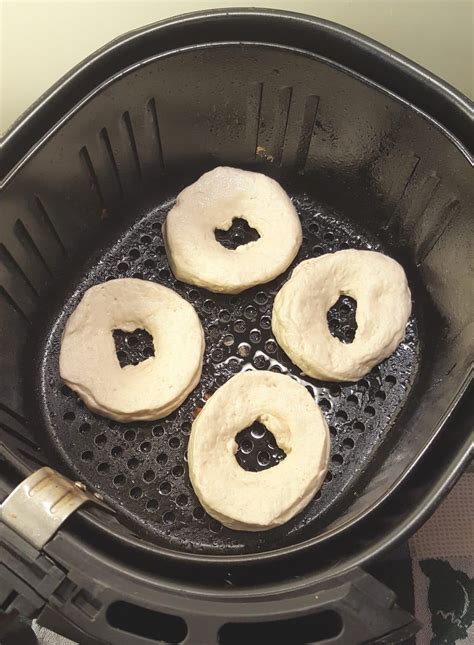 Turn them out and repeat with the remaining doughnuts. Quick Air Fryer Doughnuts {Cinnamon & Sugar Donuts} | This ...
