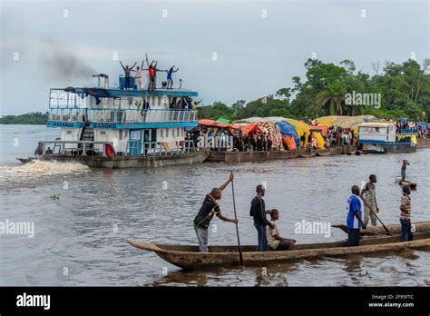 Congo River Boat Cargo Hi Res Stock Photography And Images Alamy