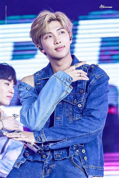The bangtan boys, comprising of rm, jin, jungkook, j hope, suga, jimin, and v, made sure the celebrations were memorable. RM de BTS es ahora el padre adoptivo de un cangrejo de los ...