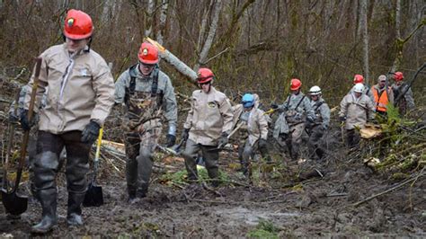 Washington Mudslide Wet Weather Is Hampering Search Video Us News The Guardian