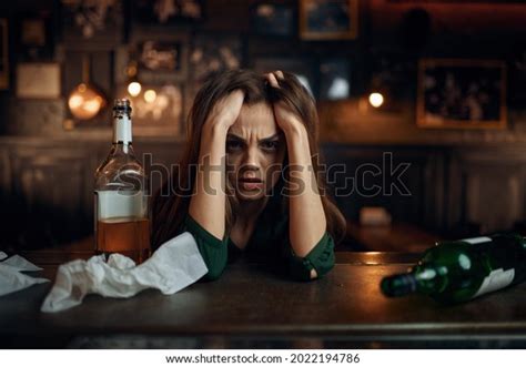 Mujer Ebria Deprimida En El Bar Foto De Stock Shutterstock