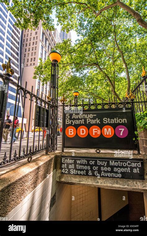Fifth Avenue Bryant Park Subway Station Entrance Stock Photo Alamy
