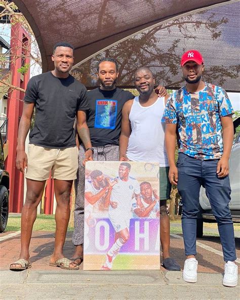 Supersport United Star Thamsanqa Gabuza Receives Stunning Work Of Art