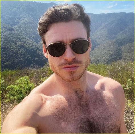 Richard Madden Posted A Hot Shirtless Selfie His Celeb Friends Are