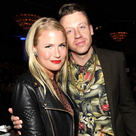 Watch Macklemore And Fiancée S Sweet Pregnancy Announcement E Online