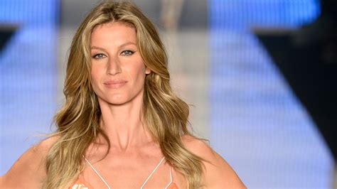Gisele B Ndchen Poses Topless In First Modeling Gig Post Divorce From