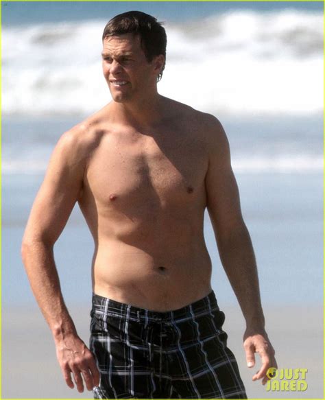 Tom Brady Goes Shirtless For Costa Rica Beach Stroll Photo 3331833