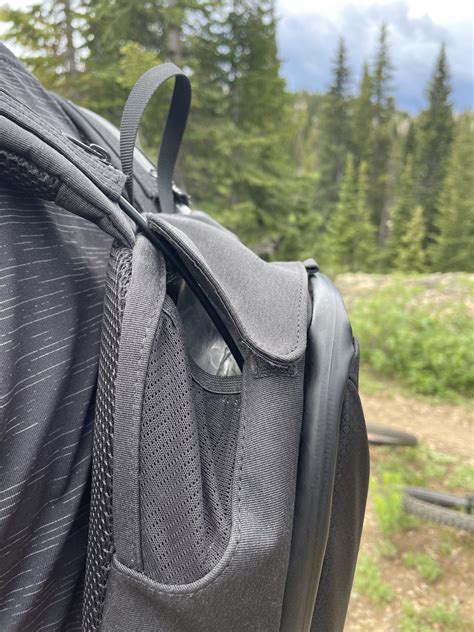 Mxxy Hydration Pack A Dual Chamber Reservoir Mixes Fluids Review