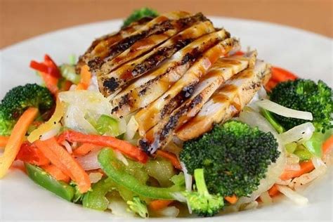 No son complicadas de elaborar y el resultado es delicioso. Verduras con pollo - Receta