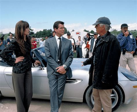 Behind The Scenes Michael Apted Directs Pierce Brosnan And Sophie Marceau On The Set Of The World