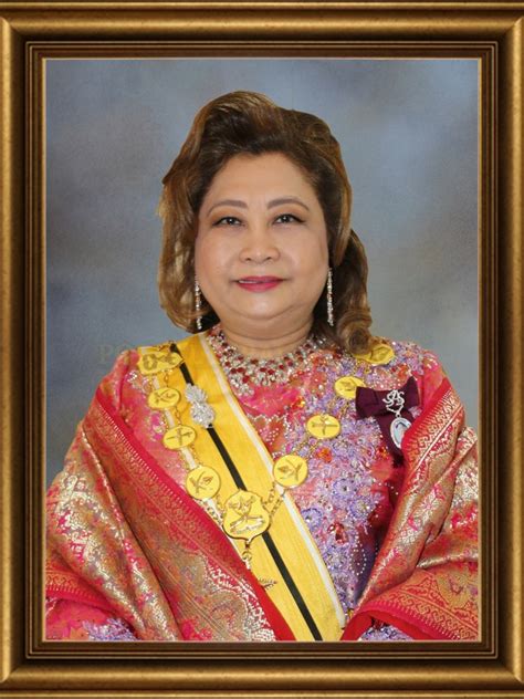 A homemaker, well into her 60s, who loves music, reading and gardening … who finds the views, experiences, etc. AHLI JUMAAH PANGKUAN DIRAJA BERGAMBAR | Portal Diraja Pahang