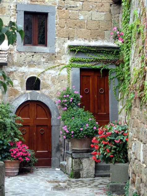 Courtyard In Italy Victorian Era Homes Beautiful Doors Patio Spaces
