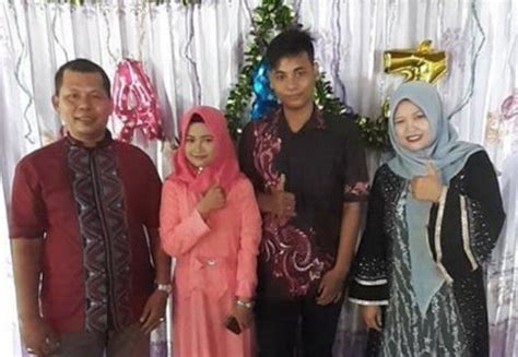 Batu akik petir itu saat ini jadi penambahan koleksi usu yang didapat di lokasi musirawas. Dulu Sibuk Ngurusin Batu Petir Ajaib Miliknya, Sekarang ...