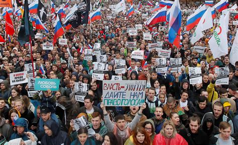 Huge Pro Opposition Crowd Turns Out In Moscow March The New York Times