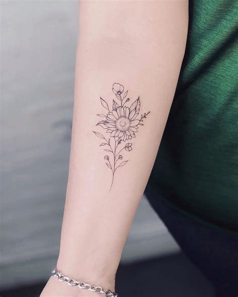 «dreaming of dainty flower tattoos. 𝙽𝚘𝚝𝚑𝚒𝚗𝚐 𝚠𝚒𝚕𝚍 •` ´ on Instagram: "Flowers bouquet for ...