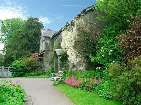 Claire masset takes a tour of hill top, the lake district farmhouse that beatrix loved. HILL TOP HOUSE, Beatrix Potter farm | Flickr