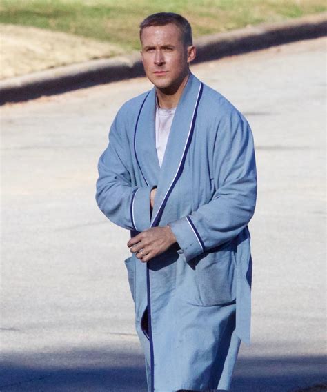 Ryan Goslings Shaved Head Will Make You Do A Double Take In 2022 Ryan Gosling Shaved Head