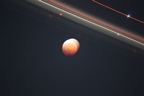 I decided to slide a state of total lunar eclipse of october 8, 2014. 皆既月食 赤い月 | 大阪市都島区の柿本大治司法書士・行政書士 ...