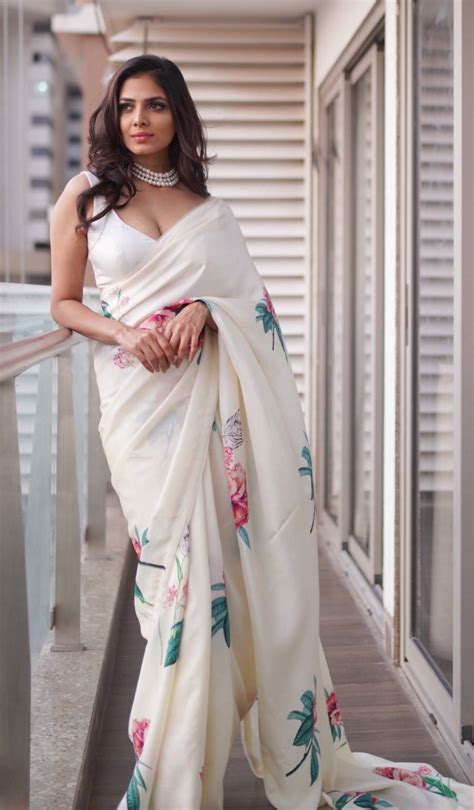South Indian Actress Malavika Mohanan In Sleeveless White Saree Ritzystar