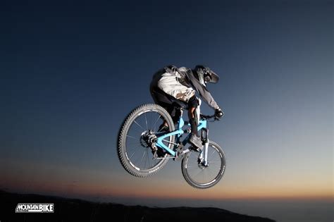 Download Mountain Bike Bicycle Sports Wallpaper