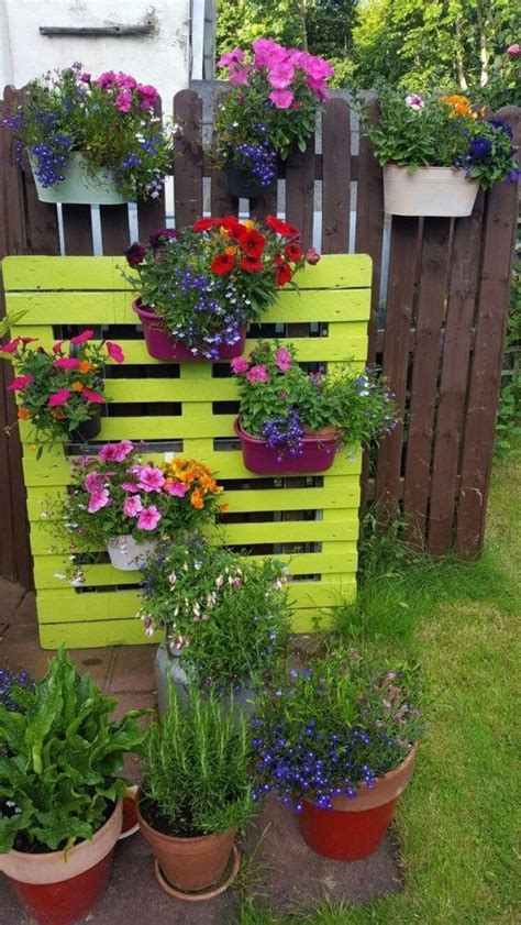 Inexpensive Diy Planter With Pallet 17 Garden Projects Diy Planters